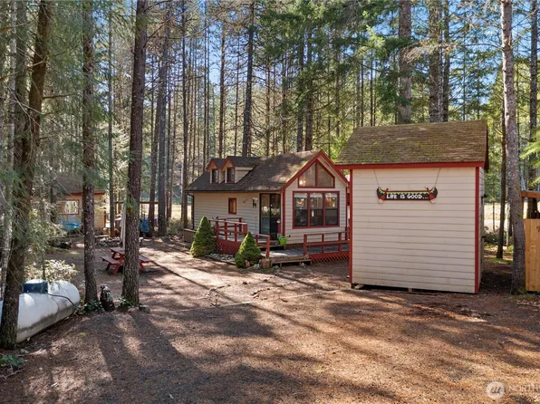 611 N Rainbow Way, Hoodsport, WA 98548