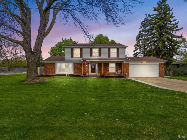 2049 E Hill Rd, Grand Blanc, MI 48439
