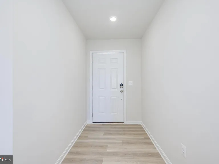 450 Seeback Dr — Photo 4