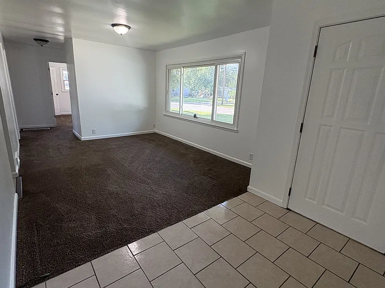 602 E Railroad St — Photo 6