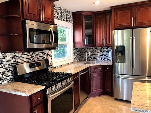 3rd image of 4 Garnet Ln