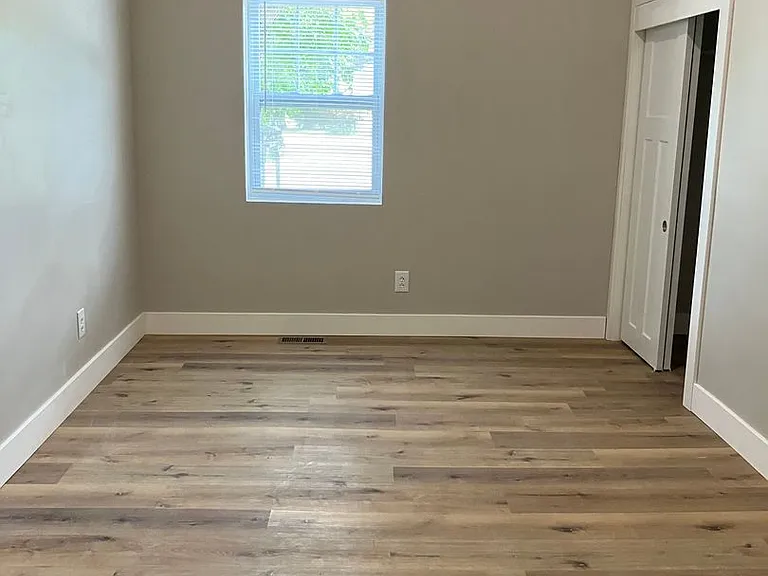1915 Poplar St — Photo 15