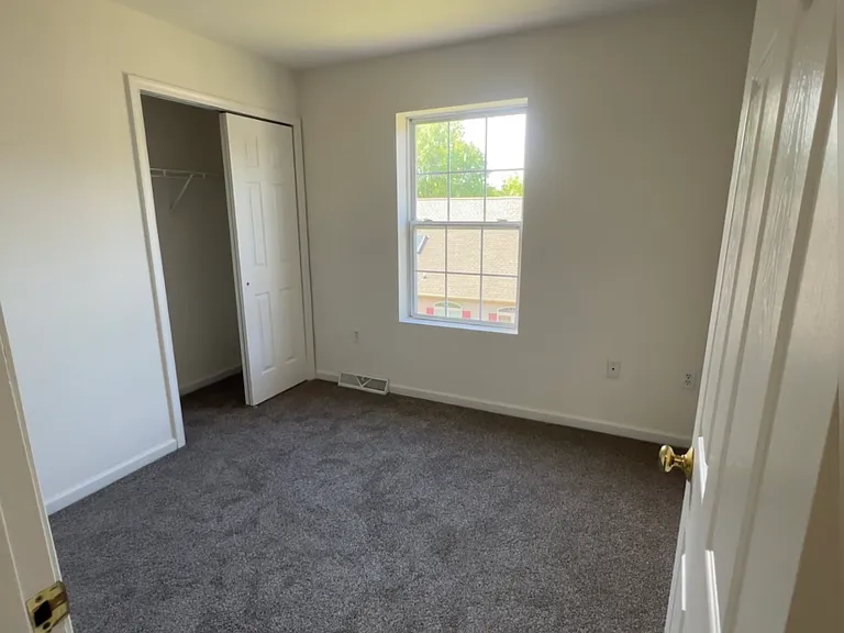 2027 Greystone Dr — Photo 4