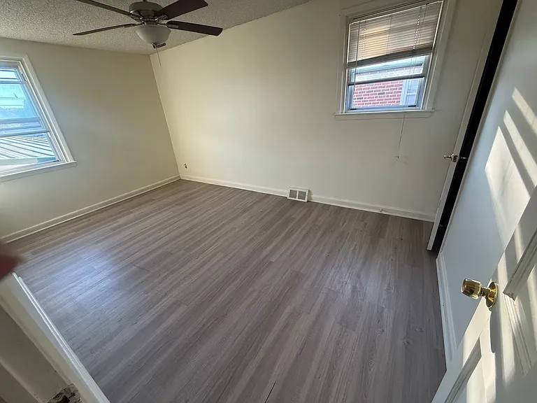 2122 Oakmont St — Photo 3