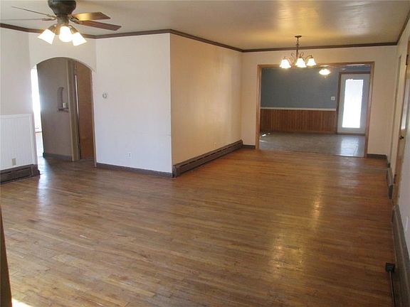 4th image of 214 S 1st St