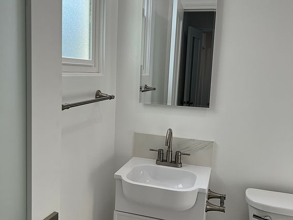 4th image of 4915 E Ocean Blvd #7