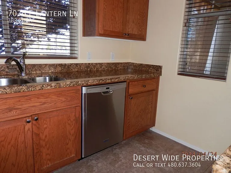 7036 E Lantern Ln E — Photo 7