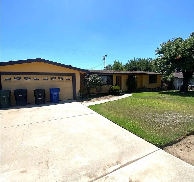 700 E Orangewood Dr
