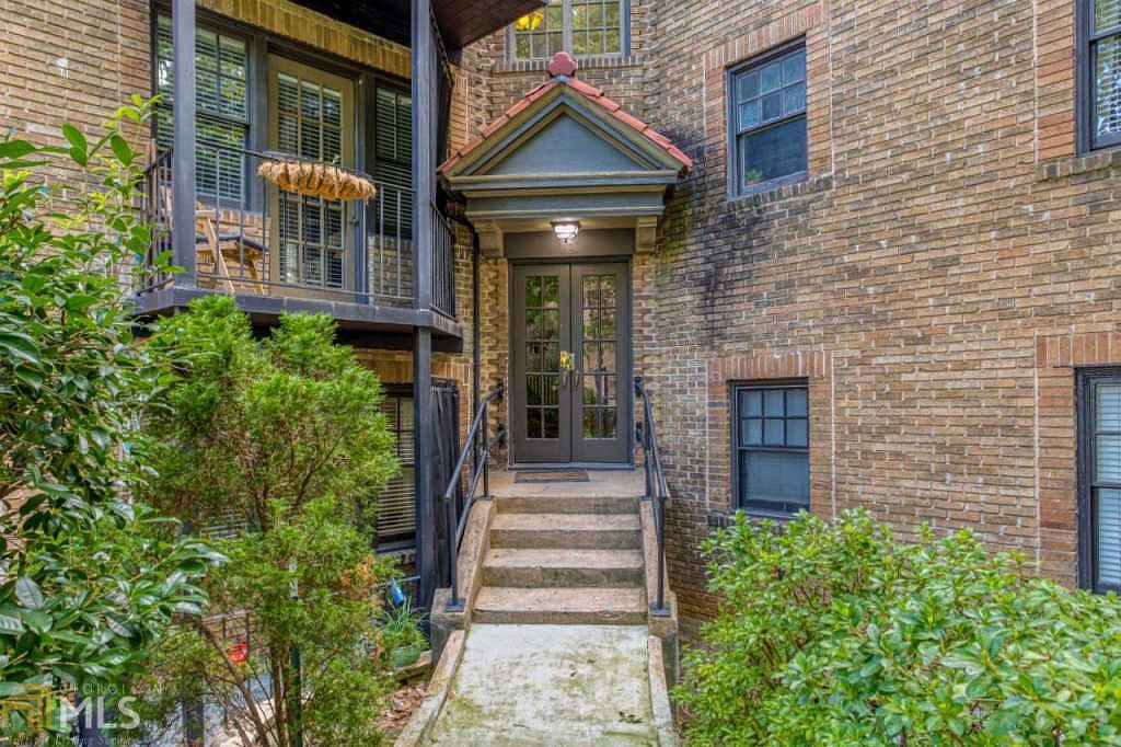 Stylish Tranquil Buckhead Hideaway Has Internet Access and Air