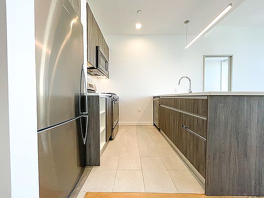 2nd image of 4107 Crescent St APT 8C