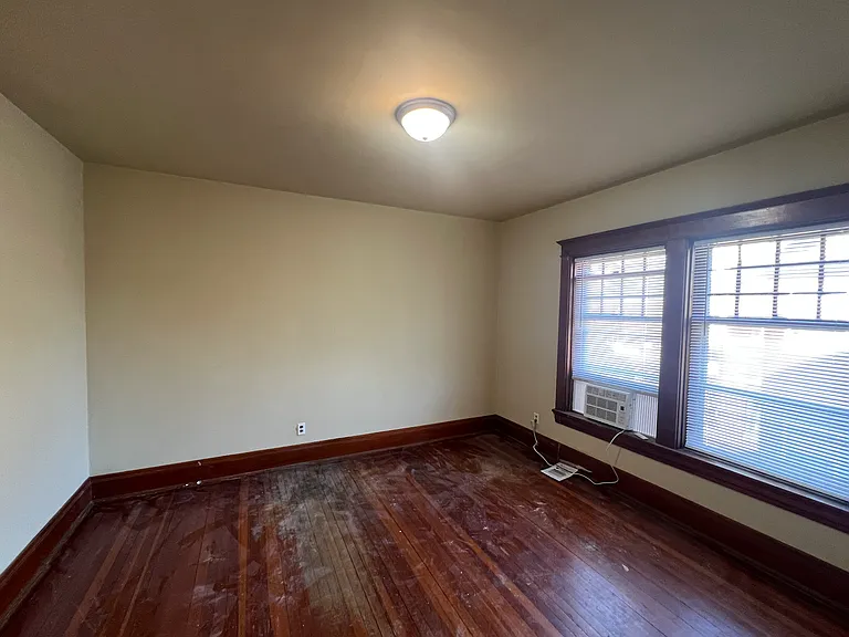 521-523 E 5th St #3 — Photo 7