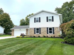 946 Brainard Rd, Highland Heights, OH 44143