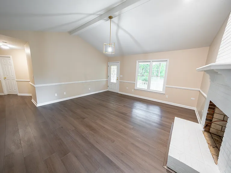 800 Stephanie Pl — Photo 3