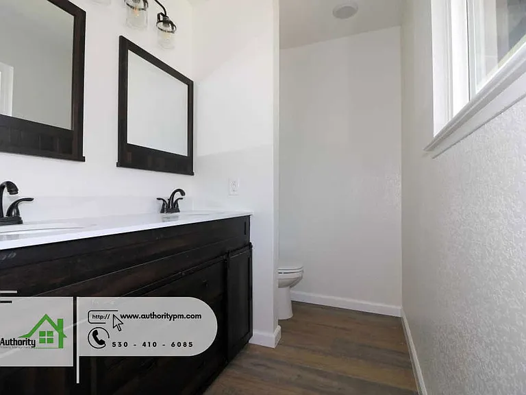 1833 Oregon Ave — Photo 21