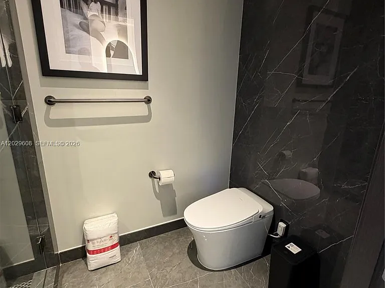 20 NE 11th St #3306B — Photo 11