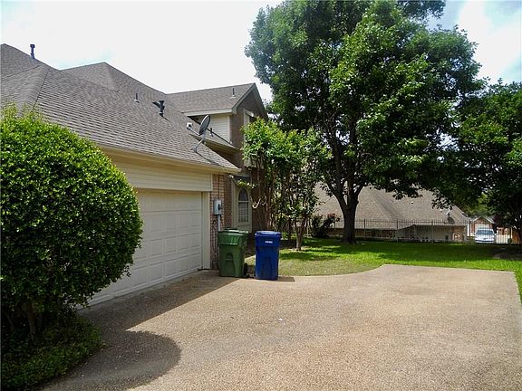 4th image of 2205 Club Creek Cir
