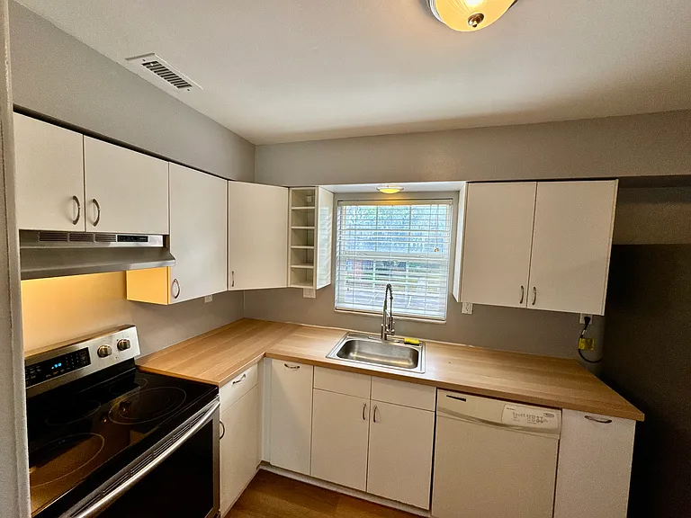 3045 Aaron Burr Ave #D — Photo 7