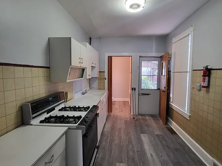 726 Locust St — Photo 3