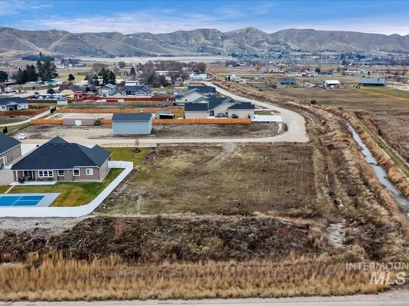 2264 Shoshone Ln, Emmett, ID 83617