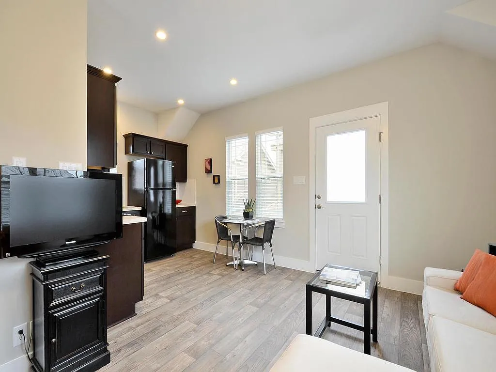 Studio, 450 sqft, $1,250 — Photo 4