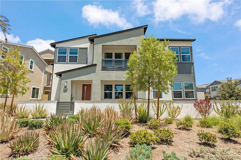 3 bed, 2294 sqft, $8,500 — Photo 1