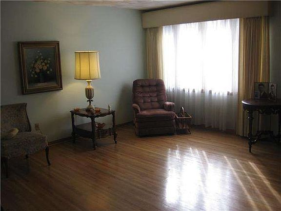 4th image of 151 Lorelee Dr