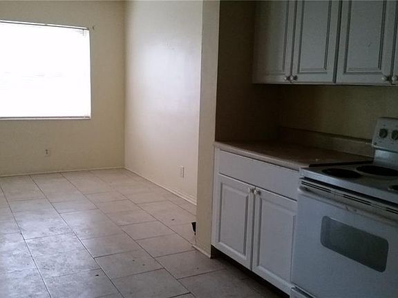 4th image of 3800 18th Ave S Uppr 3