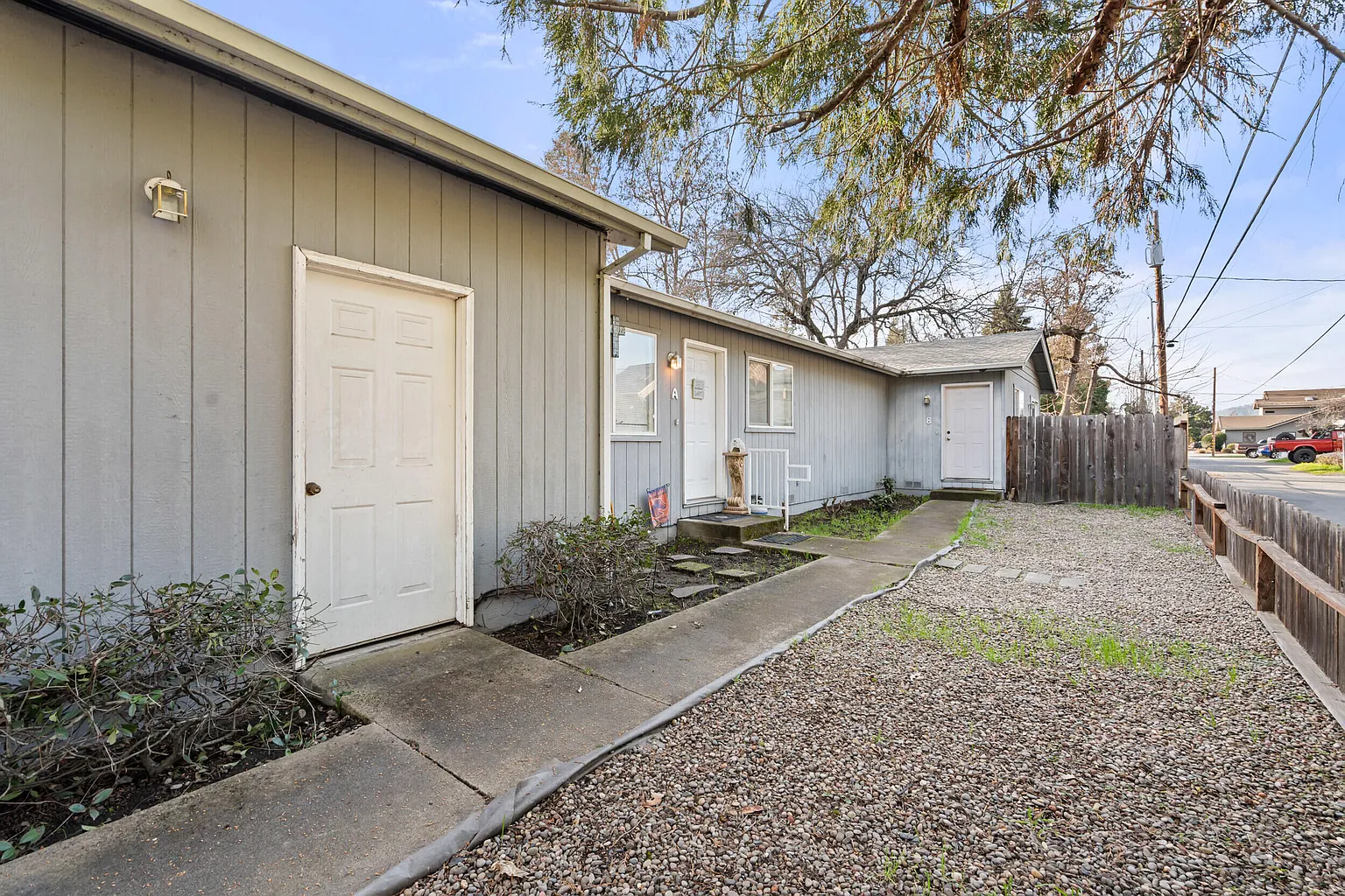 408 SE 10th St photo 1