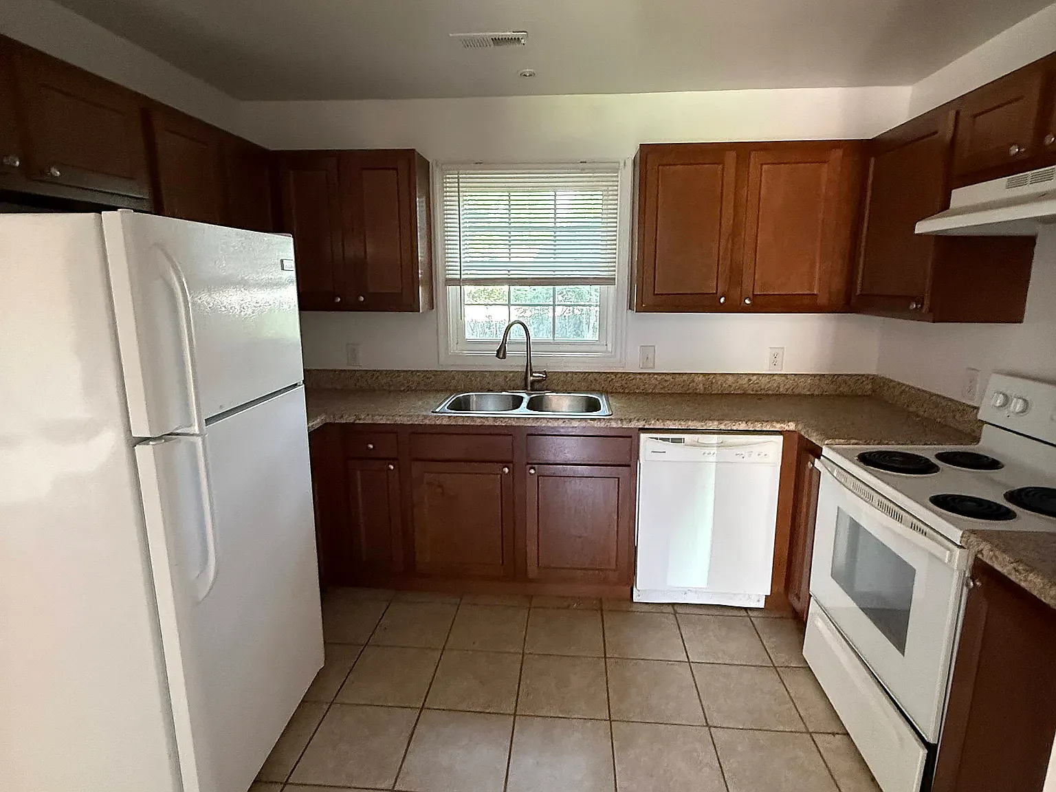 3 bed, 1.5 bath, 1288 sqft, $1,495 — Photo 2