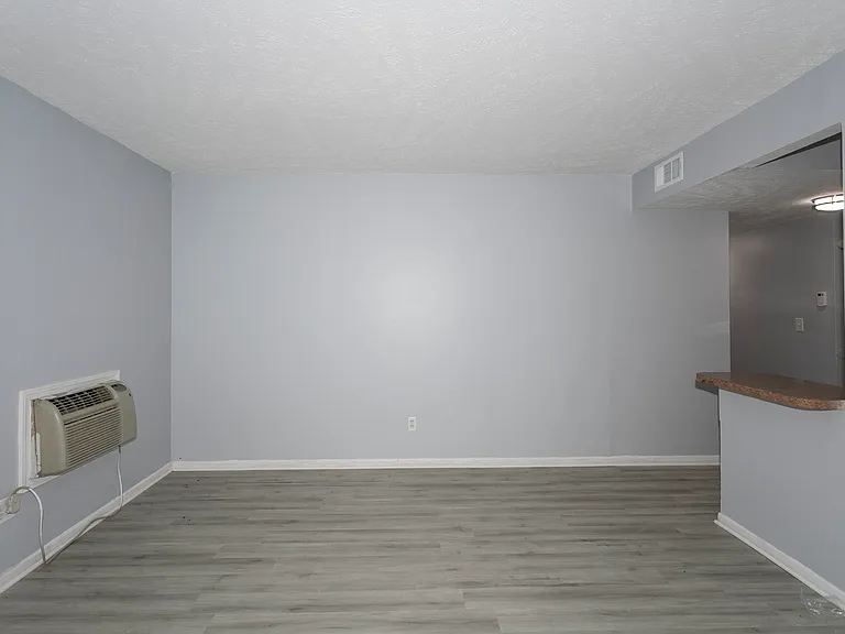 1733 W 24th St #15 — Photo 5