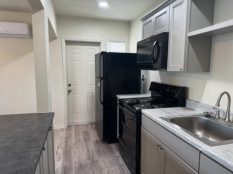 2105 W State St — Photo 6