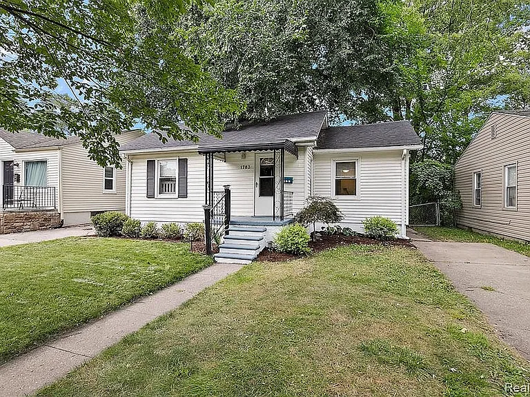 1783 E Marshall St — Photo 2