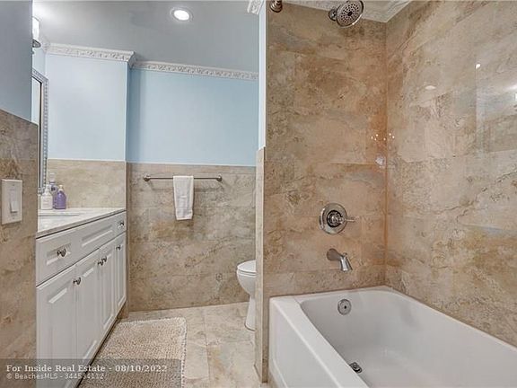 5th image of 1100 SE 4th Ave APT 29