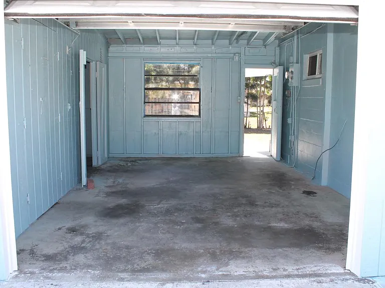 Garage in side