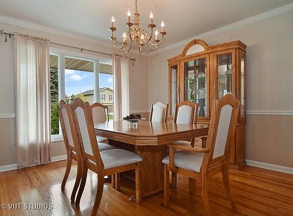 5th image of 22W143 Sheffield Ct