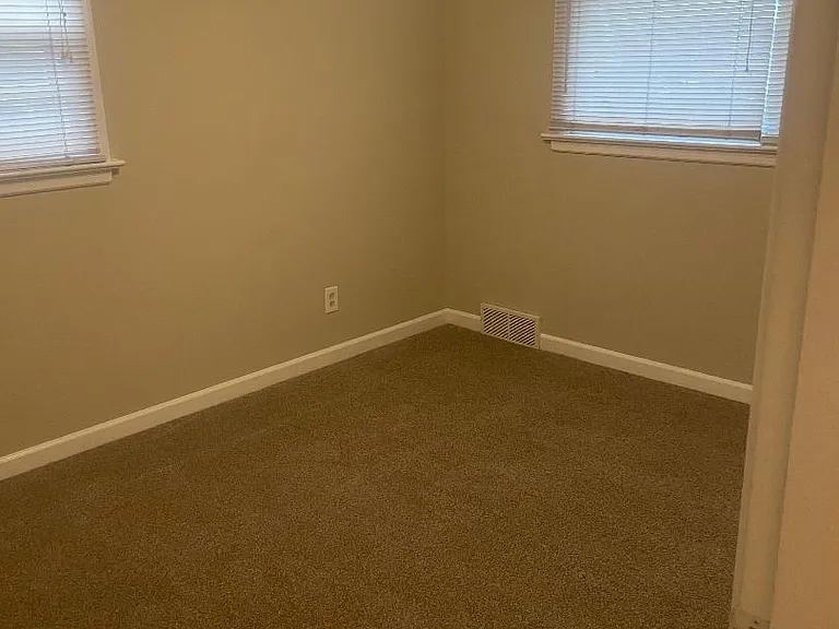275 W Saint Anthony Ln — Photo 9
