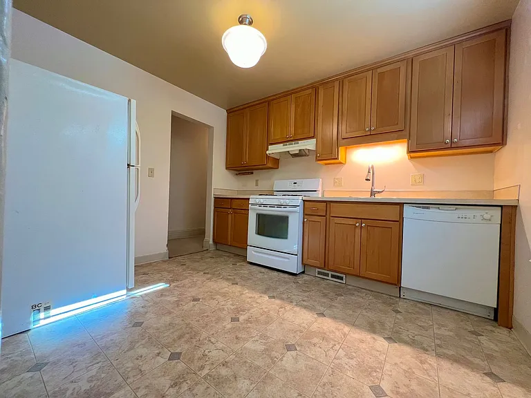 Stunning Vintage 2 Bed 1 Bath in NW 23rd! — Photo 7