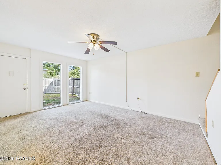 201 Fox Run Ave #1 — Photo 2