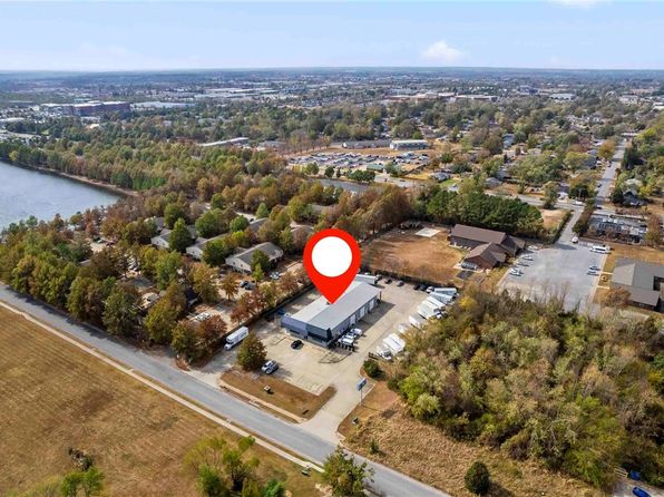 1500 Phyllis St, Bentonville, AR 72712