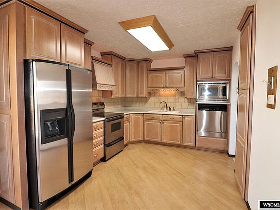 2nd image of 233 Van Buren St