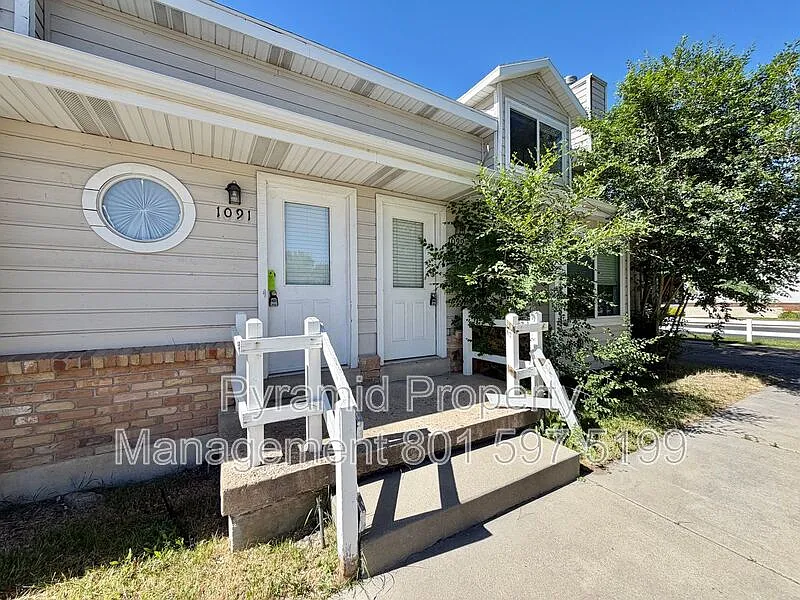 3 bed, 2.0 bath, 1500 sqft, $2,150 — Photo 3