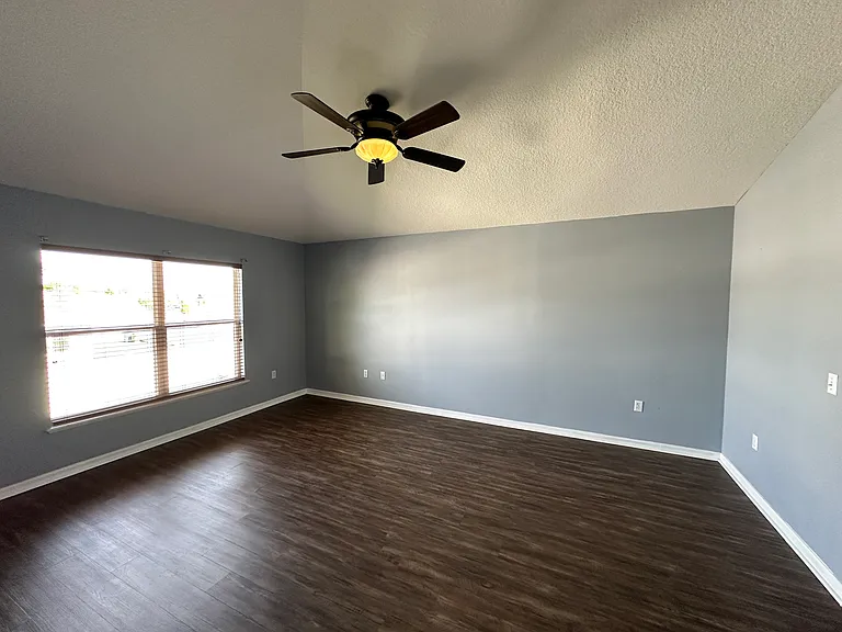 2705 NE 42nd Rd — Photo 32