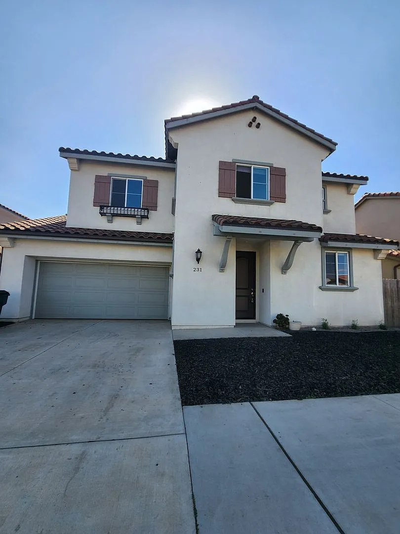 Pets Considered! 4 Bed, 2.5 Home in Guadalupe — Photo 1