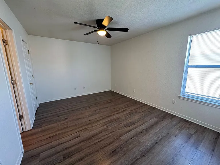 1606 Dugger Cir #C — Photo 11