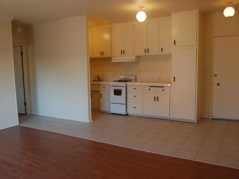 2255 N Cahuenga Blvd #9 — Photo 9