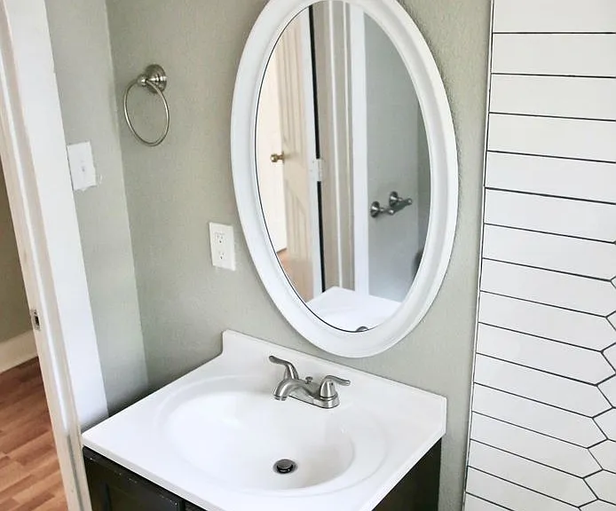 714 S Valentine St — Photo 5