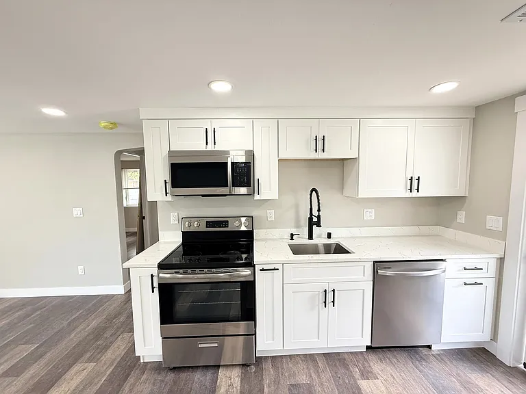 14402 Washington Ave SW #7 — Photo 2