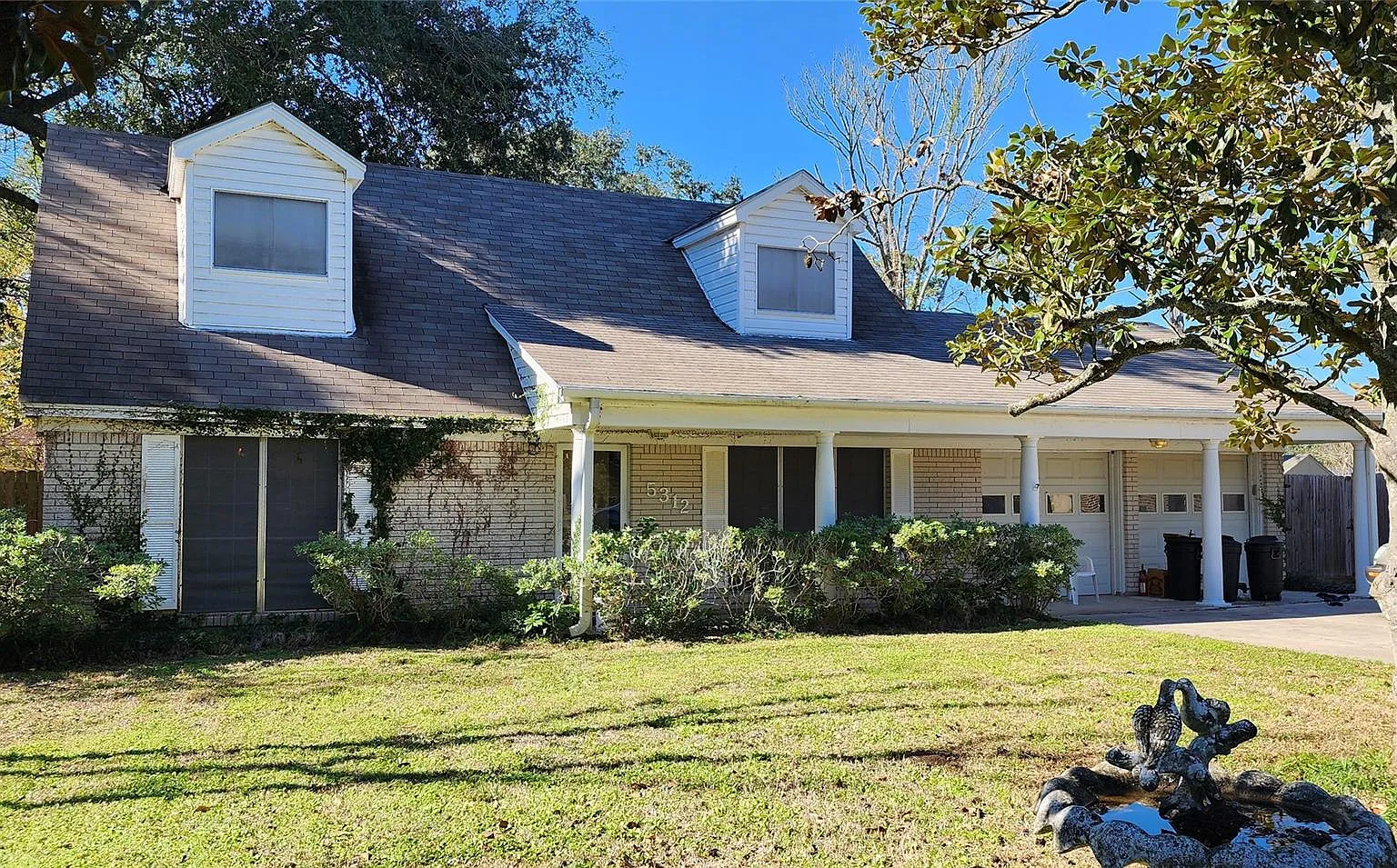3 bed, 2.0 bath, 1729 sqft, $2,400 — Photo 1