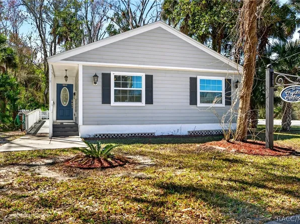 110 NE Crystal St, Crystal River, FL 34428