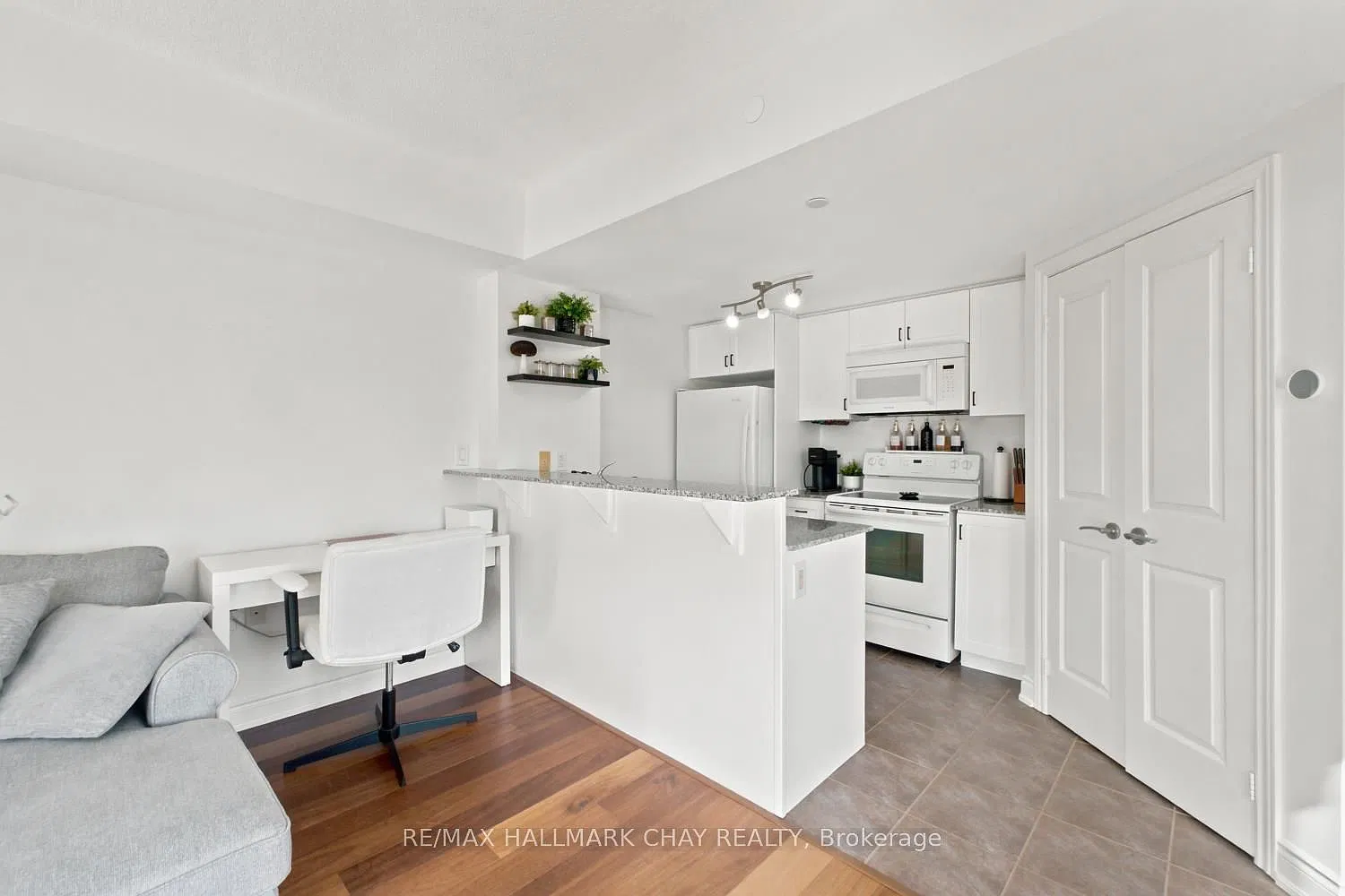 1 bed, $2,300 — Photo 4